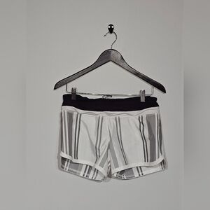 Lululemon Athletica Women’s Running Shorts White Stretch Zip Pocket Size 6